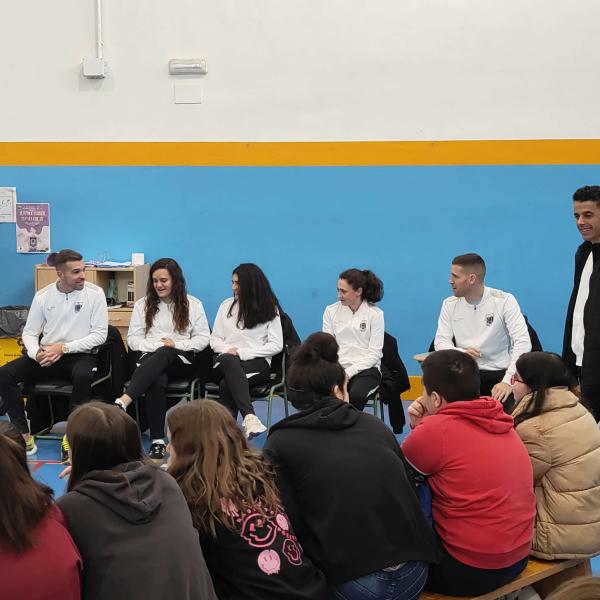 NOTICIA| EL VIA ALBALI VALDEPEAS VISIT EL IES FRANCISCO NIEVA