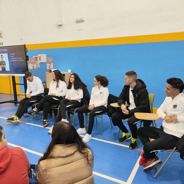 NOTICIA| EL VIA ALBALI VALDEPEAS VISIT EL IES FRANCISCO NIEVA