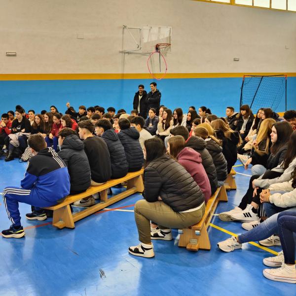 NOTICIA| EL VIA ALBALI VALDEPEAS VISIT EL IES FRANCISCO NIEVA