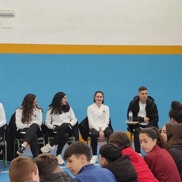 NOTICIA| EL VIA ALBALI VALDEPEAS VISIT EL IES FRANCISCO NIEVA