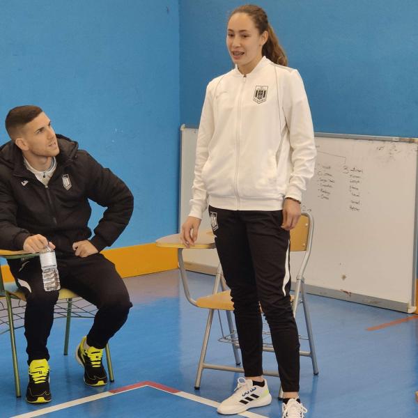 NOTICIA| EL VIA ALBALI VALDEPEAS VISIT EL IES FRANCISCO NIEVA