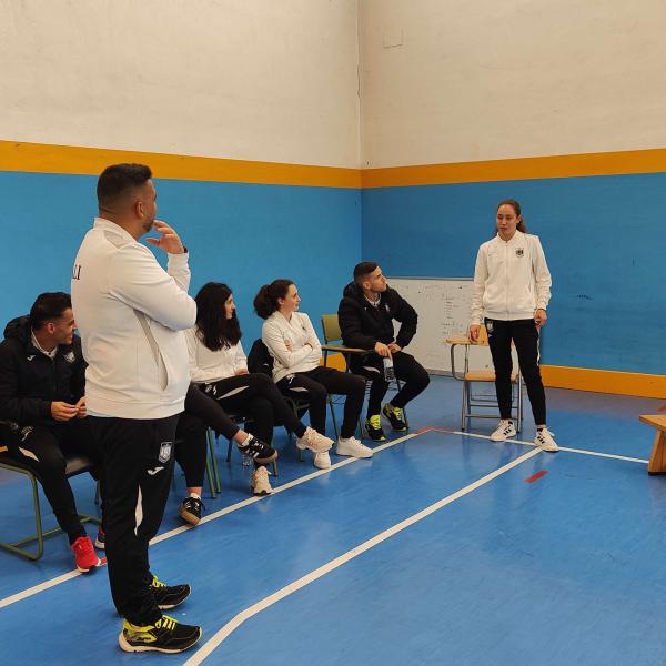 NOTICIA| EL VIA ALBALI VALDEPEAS VISIT EL IES FRANCISCO NIEVA