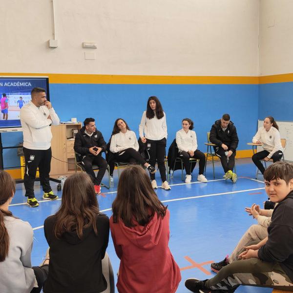 NOTICIA| EL VIA ALBALI VALDEPEAS VISIT EL IES FRANCISCO NIEVA