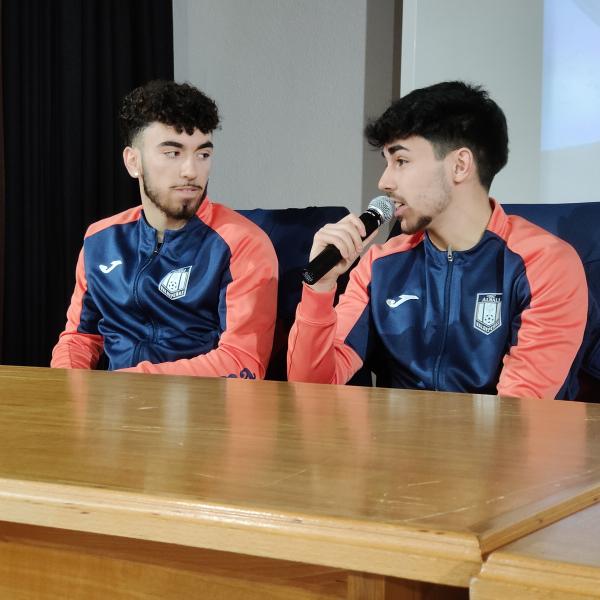 NOTICIA| EL VIA ALBALI VALDEPEAS VISIT EL IES BERNARDO DE BALBUENA