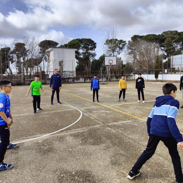 NOTICIA| EL VIA ALBALI VALDEPEAS VISIT EL IES BERNARDO DE BALBUENA