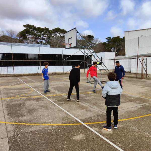 NOTICIA| EL VIA ALBALI VALDEPEAS VISIT EL IES BERNARDO DE BALBUENA