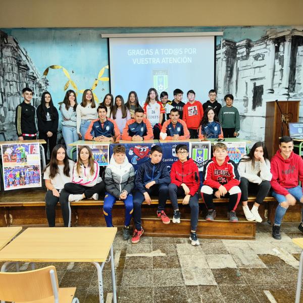 NOTICIA| EL VIA ALBALI VALDEPEAS, CON LOS ALUMNOS Y ALUMNAS DEL IES FRANCISCO DE QUEVEDO