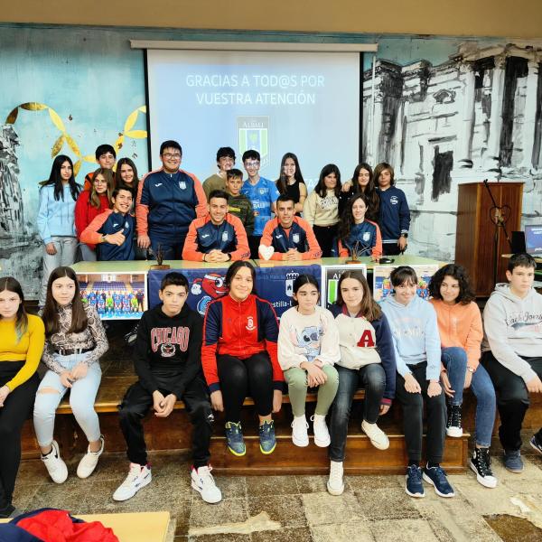 NOTICIA| EL VIA ALBALI VALDEPEAS, CON LOS ALUMNOS Y ALUMNAS DEL IES FRANCISCO DE QUEVEDO