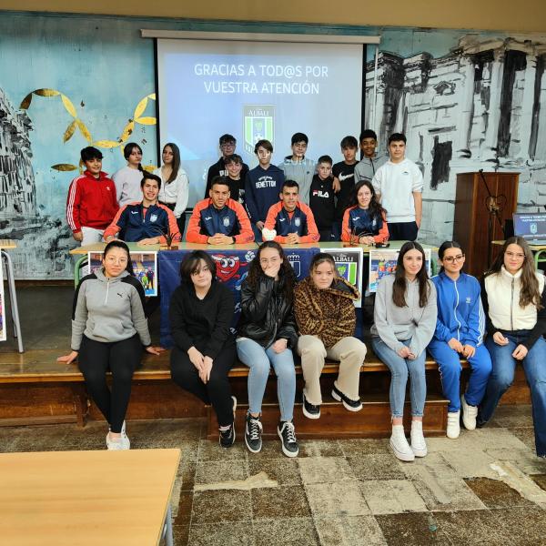 NOTICIA| EL VIA ALBALI VALDEPEAS, CON LOS ALUMNOS Y ALUMNAS DEL IES FRANCISCO DE QUEVEDO