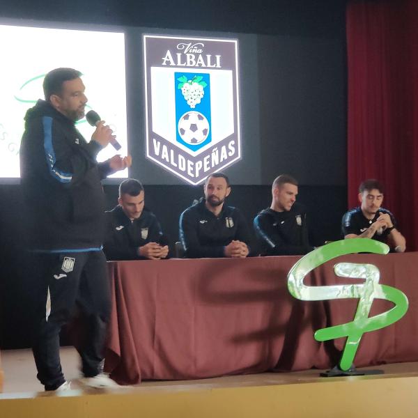 NOTICIA | EL VIA ALBALI VALDEPEAS VISIT EL IES GREGORIO PRIETO