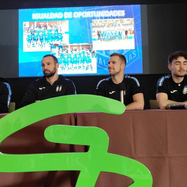 NOTICIA | EL VIA ALBALI VALDEPEAS VISIT EL IES GREGORIO PRIETO