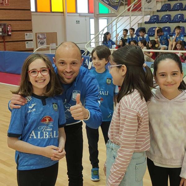 NOTICIA | EL VIA ALBALI VALDEPEAS ENTREN CON CIENTOS DE ESCOLARES