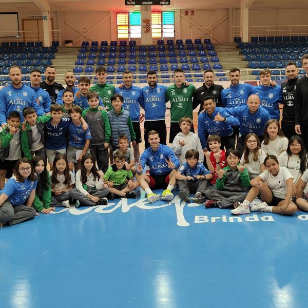 NOTICIA | EL VIA ALBALI VALDEPEAS ENTREN CON CIENTOS DE ESCOLARES