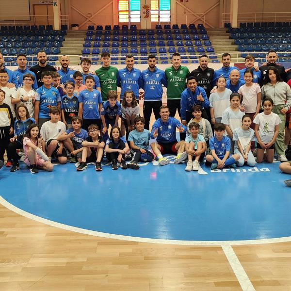 NOTICIA | EL VIA ALBALI VALDEPEAS ENTREN CON CIENTOS DE ESCOLARES
