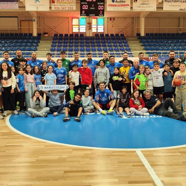 NOTICIA | EL VIA ALBALI VALDEPEAS ENTREN CON CIENTOS DE ESCOLARES