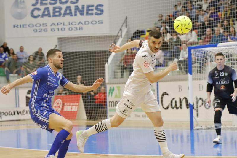 3-7 | UN ARROLLADOR VIA ALBALI SE LLEVA EL DERBI 