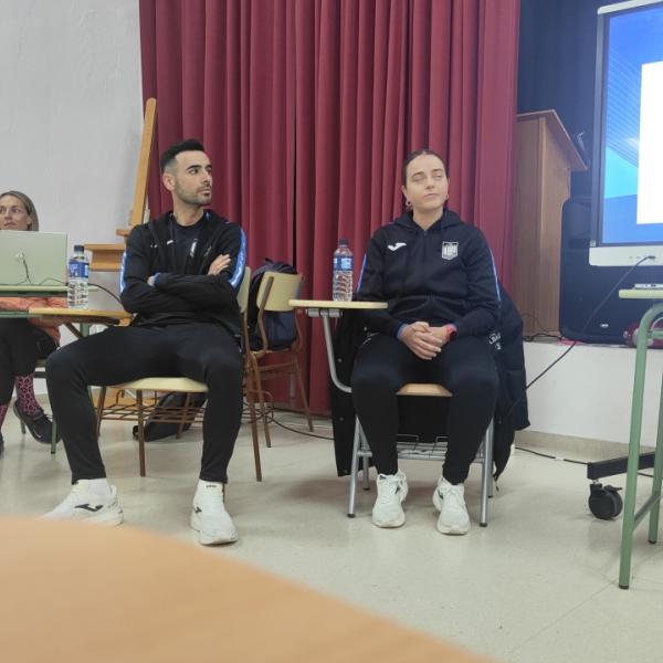 NOTICIA| EL VIA ALBALI VALDEPEAS, PRESENTE EN EL IES FRANCISCO NIEVA