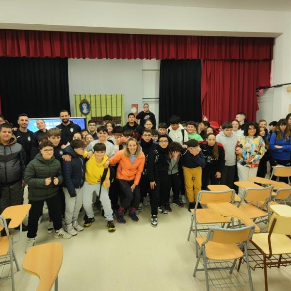 NOTICIA| EL VIA ALBALI VALDEPEAS, PRESENTE EN EL IES FRANCISCO NIEVA