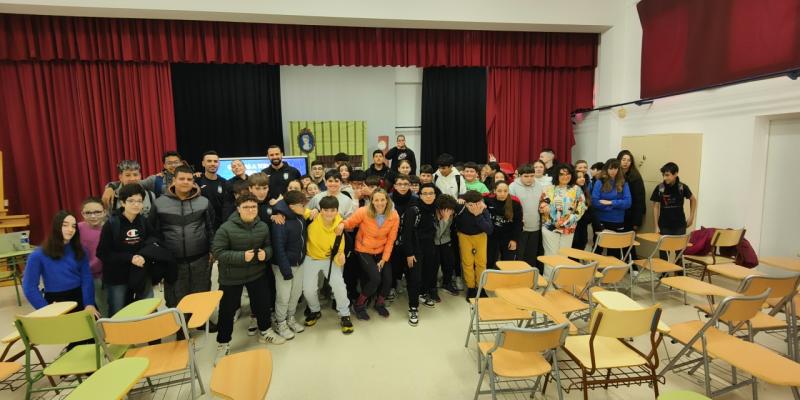 NOTICIA| EL VIA ALBALI VALDEPEAS, PRESENTE EN EL IES FRANCISCO NIEVA