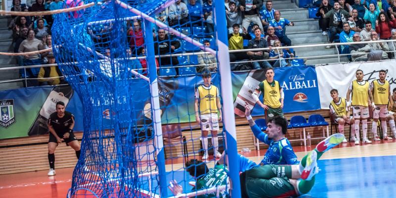 CR�NICA | El Vi�a Albali Valdepe�as suma una victoria sobre la bocina