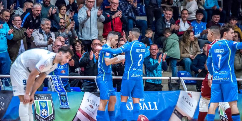 1-0 | EL VIA ALBALI VALDEPEAS SUFRE PARA VOLVER A LA SENDA DEL TRIUNFO