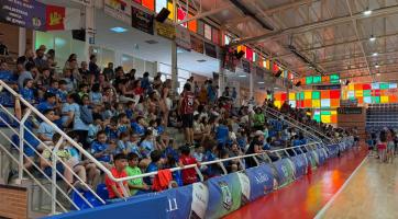 NOTICIA | La Fiesta Fin de Temporada del Vi�a Albali Valdepe�as re�ne a cientos de aficionados en el ‘Virgen de la Cabeza’