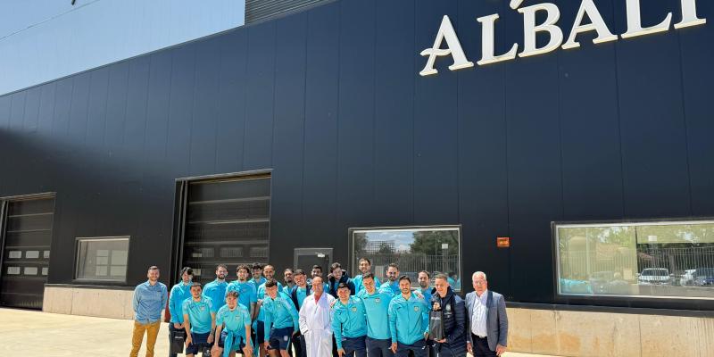 NOTICIA | El Vi�a Albali Valdepe�as visit� las instalaciones de F�lix Sol�s Avantis