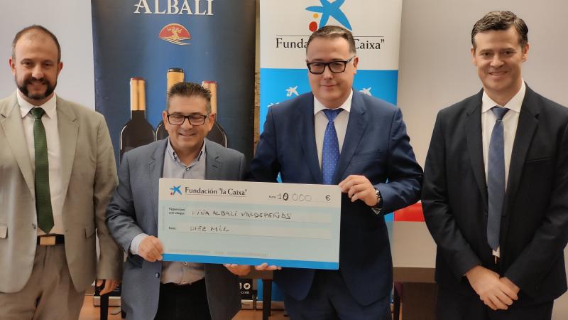 NOTICIA| VIA ALBALI VALDEPEAS Y FUNDACIN LA CAIXA SELLARON UN CONVENIO DE COLABORACIN