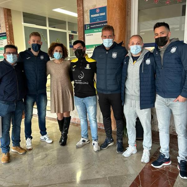 NOTICIA| EL VIÑA ALBALI VALDEPEÑAS VISITA A LOS NIÑOS Y NIÑAS DEL HOSPITAL