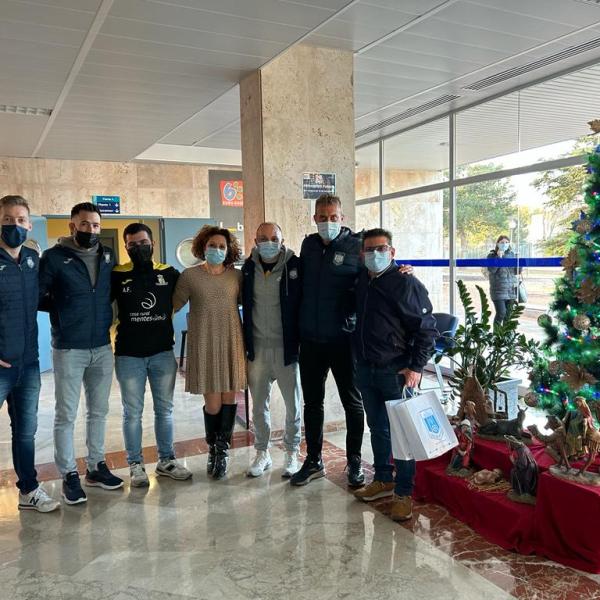 NOTICIA| EL VIÑA ALBALI VALDEPEÑAS VISITA A LOS NIÑOS Y NIÑAS DEL HOSPITAL